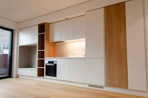 Helles Einzimmerapartment mit Loggia in Südausrichtung und einzigartigen Community-Spaces – Überseeplatz 1, 20457 HafenCity, Hamburg – Vorschaubild 2