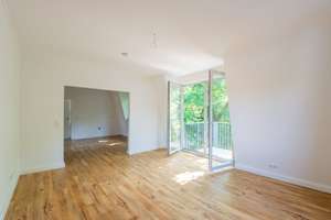 PROVISIONSFREI | Exklusive 5-Raum-Dachgeschosswohnung mit Parkblick, Balkon, Aufzug & TG-Stellplatz – Die vollständige Adresse der Immobilie erhältst du vom Anbieter., 16816 Neuruppin – Vorschaubild 2