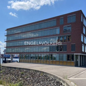 Spektakuläres Gebäude mit Elbblick