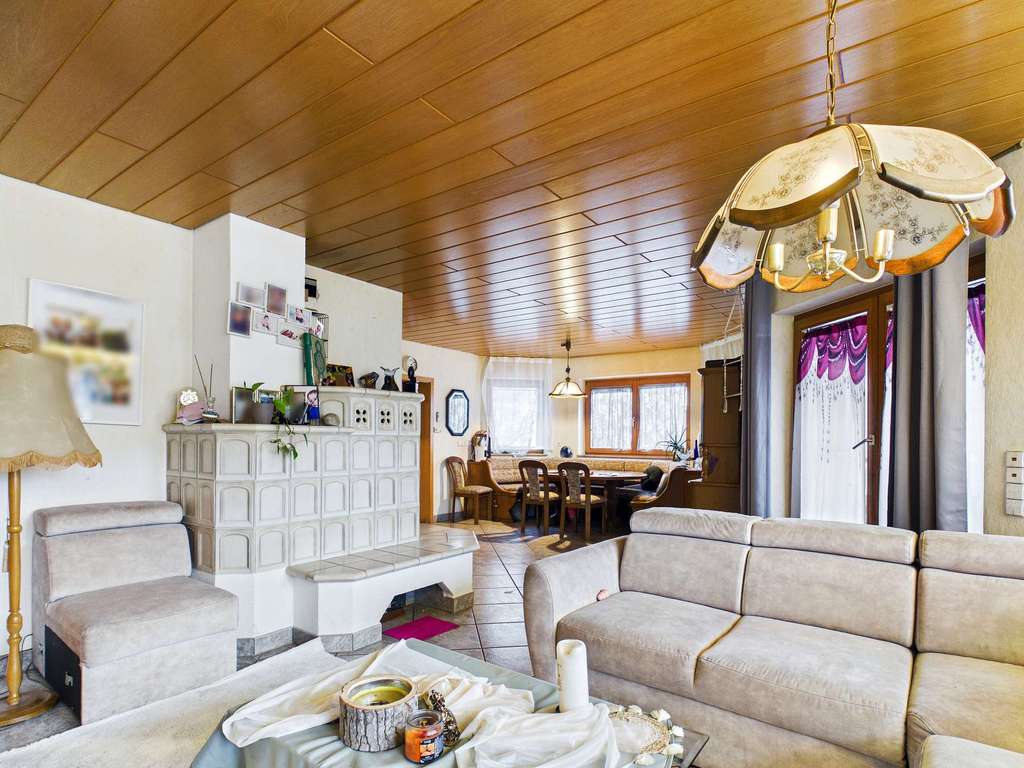 Immobilie in Erdmannhausen - Platz für alle(s): Großzügiges Zuhause in ruhiger Naturkulisse mit grenzenlosem Gestaltungspotenzial - Bild 2