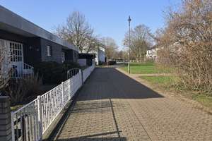 Großzügiger Bungalow in ruhiger Lage von D-Lichtenbroich sucht kreative Käufer!! – Einbrunger Weg 31, 40472 Lichtenbroich, Düsseldorf – Vorschaubild 2