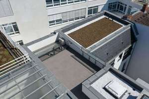 Erstbezug im neuen Dachgeschoss: 2-Zimmer-Wohnung mit Dachterrasse, Aufzug und Fischgrätparkett – Stresemannstraße 32, 10963 Kreuzberg, Berlin – Vorschaubild 2