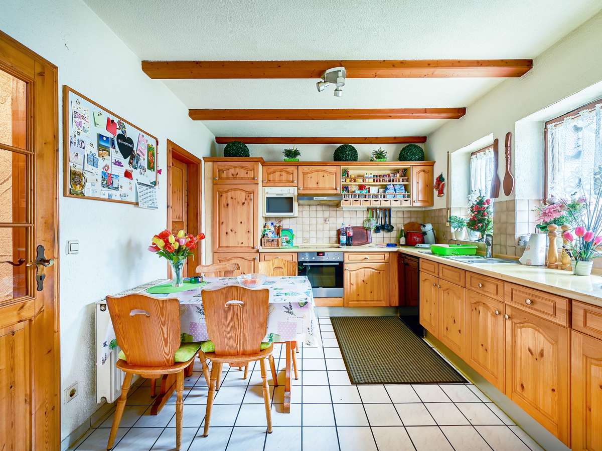 Immobilie in Marxzell - Familienfreundlich & ruhig: Einfamilienhaus mit Einliegerwohnung, Garten, Terrasse und Balkon - Bild 7