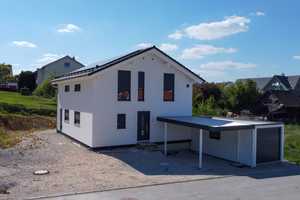 Einfamilienhaus mit Carport und Garage – Reutlingen (Kreis) – Vorschaubild 1