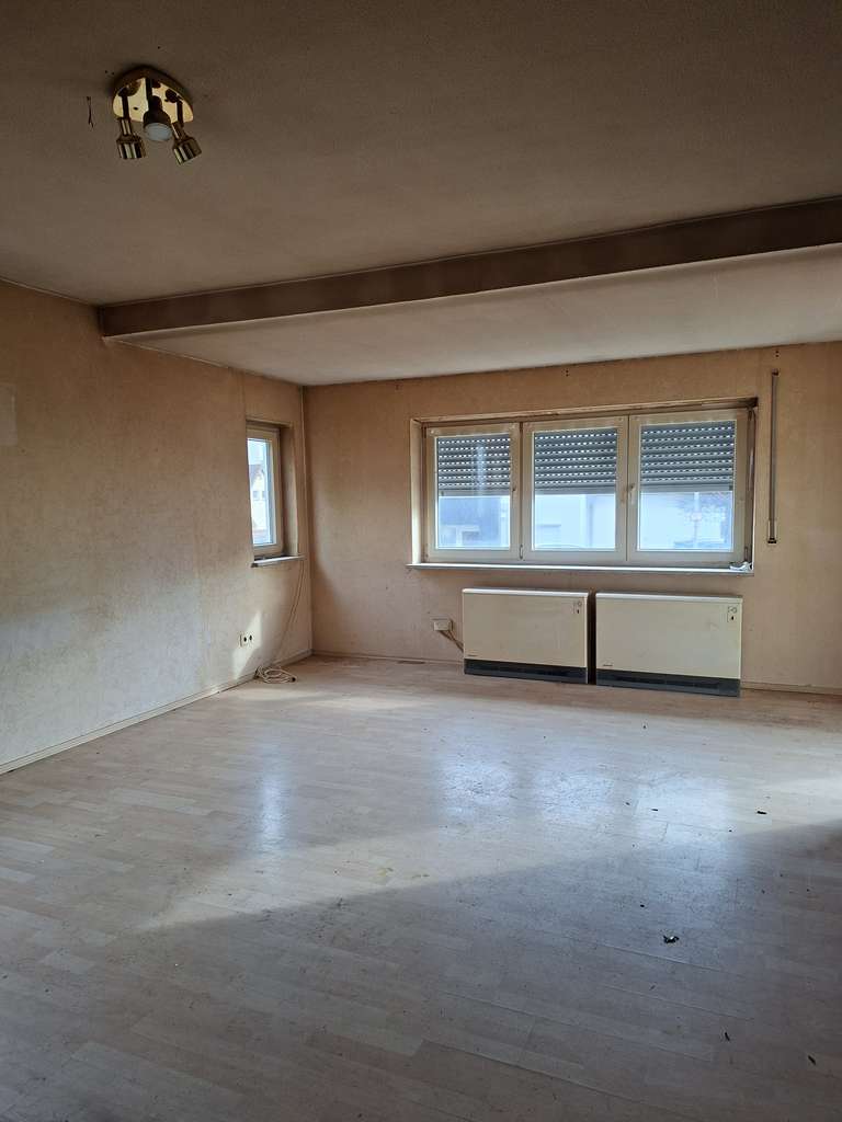 Immobilie in Oberkochen - Einfamilienhaus mit viel Potenzial zur individuellen Gestaltung in attraktiver Wohnlage - Bild 3