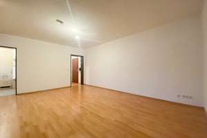 Bremen - Geräumige 1-Zimmer-Dachgeschosswohnung, Fahrstuhl, Balkon und Einbauküche und Flurbereich – Danziger Straße 11, 28237 Lindenhof, Bremen – Vorschaubild 5