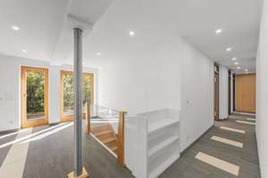 Großes Mehrfamilienhaus, Pool u. Doppelgarage, gepflegt, teilrenoviert – Hochlandstraße 27, 80995 Feldmoching, München – Vorschaubild 6