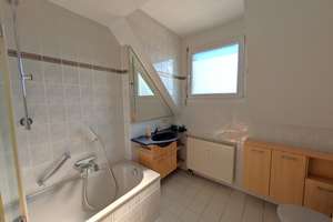 Wohnen über zwei Ebenen: Traumhafte 3-Zimmer-Maisonette mit toller Aussicht – Die vollständige Adresse der Immobilie erhältst du vom Anbieter., 73098 Rechberghausen – Vorschaubild 4