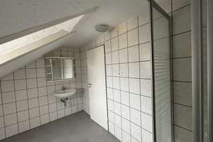 Schöne Altbau Dachgeschoss-Wohnung mit Küche und Keller im historischen Kesselstadt. – Alexanderstraße 7, 63454 Kesselstadt, Hanau – Vorschaubild 11