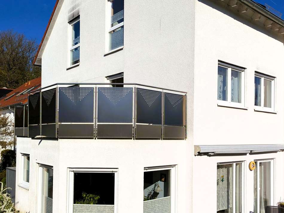 01 Haus - Gartenseite