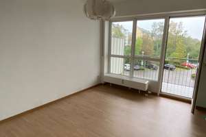 Senioren Wohnung, stilvolle helle 2 ZKB mit EBK im 1 EG bodentiefen Fenstern & grünem Ausblick 