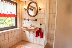 Einfamilienhaus in ruhiger Lage – Die vollständige Adresse der Immobilie erhältst du vom Anbieter., 97845 Neustadt am Main – Vorschaubild 5