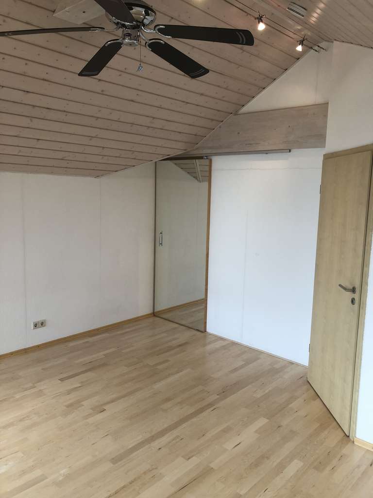 Immobilie in Sulzfeld - Attraktive Doppelhaushälfte mit zwei Wohneinheiten – in ruhiger Lage / ideale als Eigen-/Teilnutzung - Bild 2