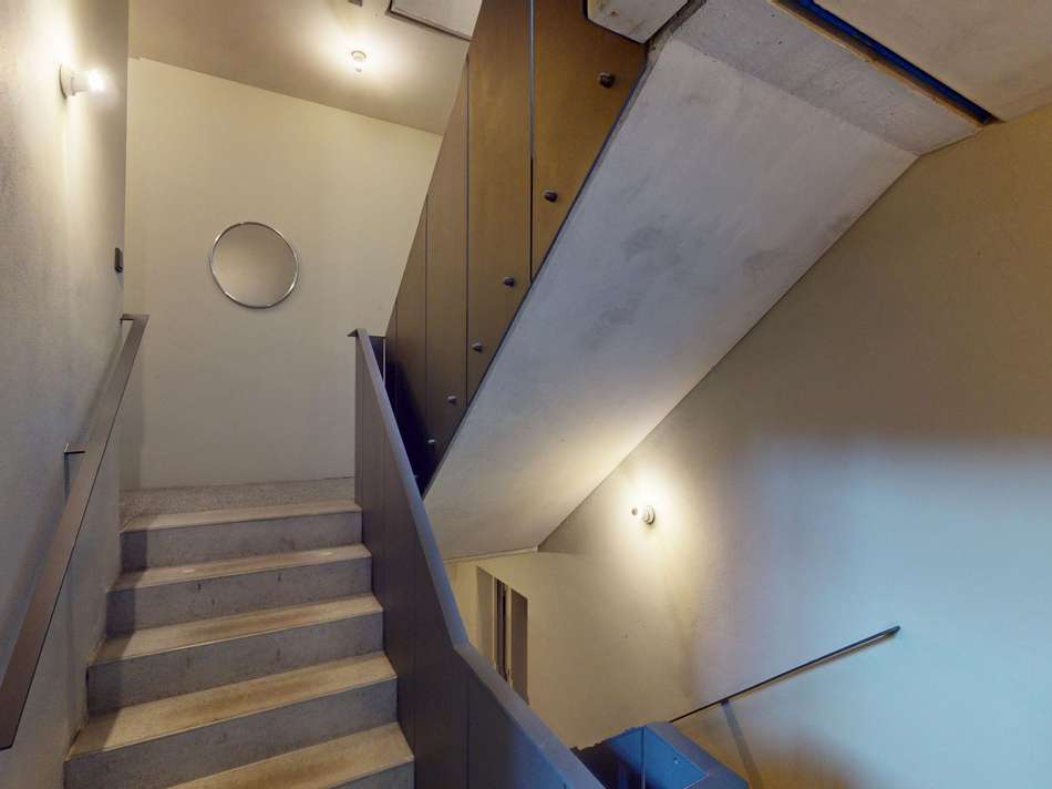 MODERNES TREPPENHAUS.jpg