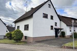 Zweifamilienhaus mit 2 Garagen und Stellplatz in zentraler Ortslage – Die vollständige Adresse der Immobilie erhältst du vom Anbieter., 55776 Ruschberg – Vorschaubild 1