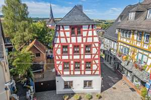 Denkmalgeschütztes Wohnhaus mit Hof und Nebengebäude im Herzen von Bad Camberg – Die vollständige Adresse der Immobilie erhältst du vom Anbieter., 65520 Bad Camberg – Vorschaubild 1