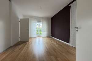 Große 5-Zimmerwohnung auf zwei Etagen mit Garten und zwei Stellplätzen i.Oberkassel. – Schwalmstr. 3, 40547 Oberkassel, Düsseldorf – Vorschaubild 12