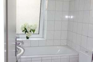 Krefeld - City/ schöne 2 Zi. Whg. im EG mit Sonnen-Terrasse und Garten – Die vollständige Adresse der Immobilie erhältst du vom Anbieter., 47798 Stadtmitte, Krefeld – Vorschaubild 3