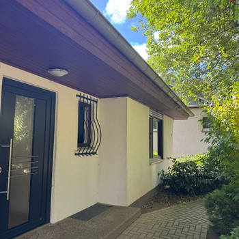 Bungalow mit großer Einliegerwohnung