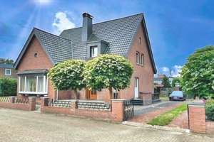 Exklusiv saniertes Traumhaus auf großzügigem Grundstück-Einziehen und Wohlfühlen! – Die vollständige Adresse der Immobilie erhältst du vom Anbieter., 47652 Weeze – Vorschaubild 2
