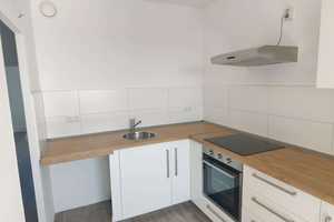 2-Raumwohnung in ruhiger Lage + Laminatboden + Wannenbad + EBK – Am Rosengarten 80c, 6132 Halle (Saale) – Vorschaubild 2