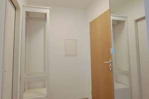 Lichtdurchflutetes, vollmöbliertes 1-Zimmer-Apartment mit Südbalkon und separater Küche – Wolfgang-Borchert-Weg 1, 81927 Johanneskirchen, München – Vorschaubild 7