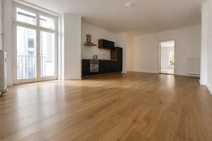 Charmante Wohnung mit zwei Balkonen im soliden Altbau im Boxhagener Kiez – Die vollständige Adresse der Immobilie erhältst du vom Anbieter., 10245 Friedrichshain, Berlin – Vorschaubild 2