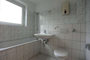 VOLLSTÄNDIG RENOVIERTE 3 ZIMMER WOHNUNG IN VENNHAUSEN MIT GROßEM BALKON UND NEUEM LAMINAT – Vennhauser Allee 186, 40627 Vennhausen, Düsseldorf – Vorschaubild 17