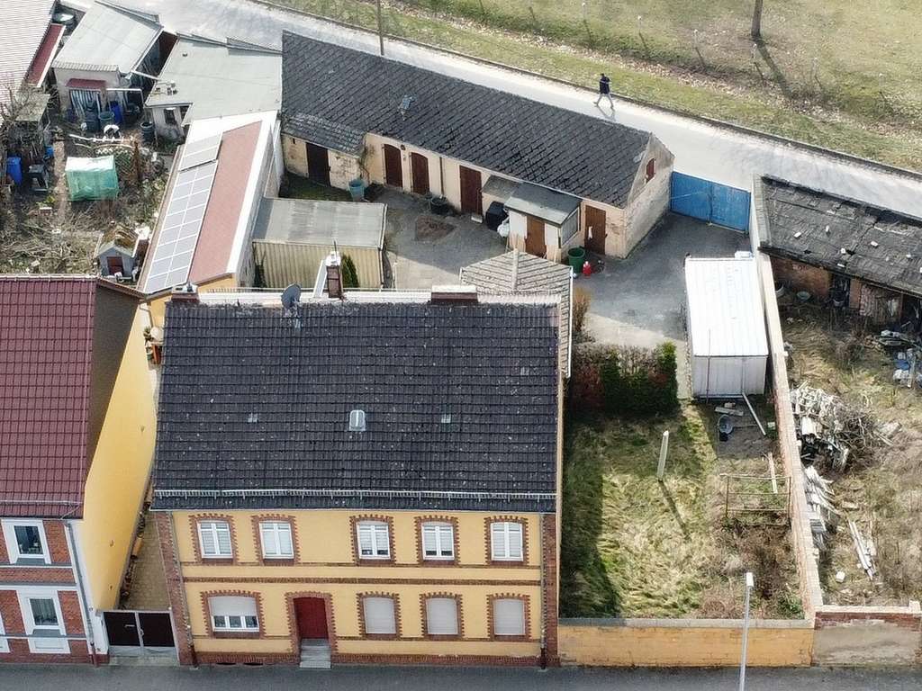 Immobilie in Luckenwalde - Kleines Mehrfamilienhaus mit 3 Einheiten, nahe dem Bahnhof und mit Ausbaupotential, 5,1 % Rendite - Bild 0