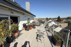 Urbane Oase am Stadtgarten: 4,5 Zimmer  Penthouse mit  45qm Dachterrasse,  Panoramafenstern  & Kamin – Die vollständige Adresse der Immobilie erhältst du vom Anbieter., 76137 Südstadt, Karlsruhe – Vorschaubild 2