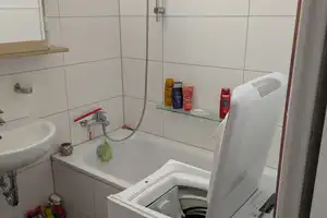 Gemütlich möblierte 2-Zimmer-Wohnung mit Einbauküche in Berlin Lichtenberg (Befristung 1 Jahr) – Bernhard-Bästlein-Str. 20, 10367 Berlin – Vorschaubild 6