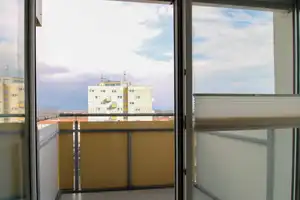 Bezugsfertige 3-Zimmer-Wohnung mit 2 Balkonen  und sagenhaftem Blick über Ingolstadt – Ingolstadt – Vorschaubild 2