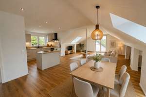 Erstbezug nach hochwertiger Sanierung – Moderne 2-Zimmer-Dachgeschosswohnung