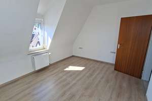 S-WANGEN: * Großzügige, helle und gepflegte 4-Zi.-Whg. im DG * TL-Bad * EBK * toller Balkon! * – Die vollständige Adresse der Immobilie erhältst du vom Anbieter., 70327 Wangen, Stuttgart – Vorschaubild 10