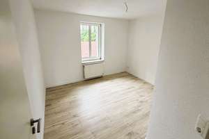 Charmante 2-Raum-Dachgeschosswohnung mit Einbauküche – frisch saniert! – Umfassungsstr. 80, 39124 Neue Neustadt, Magdeburg – Vorschaubild 2