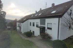 Von Privat: Ruhige 3-Zi. DG Wohnung (86qm) Balkon, EBK, Gäste-WC, TG-Stellplatz, ohne Maklergebühr  – Die vollständige Adresse der Immobilie erhältst du vom Anbieter., 70619 Riedenberg, Stuttgart – Vorschaubild 1