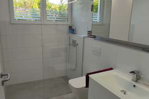 DESIGN-BUNGALOW MIT EXKLUSIVEM WINTERGARTEN, WÄRMEPUMPE & WOHNGESUNDEM RAUMKLIMA – Mintarder Weg 68, 40472 Unterrath, Düsseldorf – Vorschaubild 12