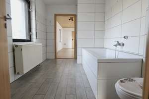 Charmantes Reihenhaus mit Kamin, Garage und Terrasse – Die vollständige Adresse der Immobilie erhältst du vom Anbieter., 6785 Oranienbaum – Vorschaubild 7