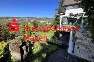 Ihr eigenes Parkgrundstück mit toller Aussicht mitten in der Stadt.

 – Die vollständige Adresse der Immobilie erhältst du vom Anbieter., 56727 Mayen – Vorschaubild 1