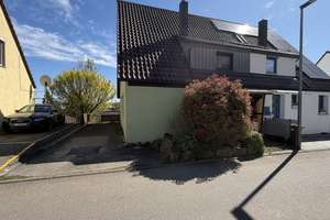 Ein-/Zweifamilienhaus in ruhiger Anwohnerstrasse in Neuwirtshaus auf Egrossem rbpachtgrundstück – Die vollständige Adresse der Immobilie erhältst du vom Anbieter., 70439 Neuwirtshaus, Stuttgart – Vorschaubild 2