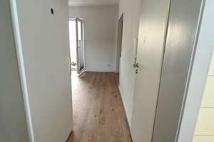 Erstbezug nach kompl. Sanierung 1-Zimmer Wohnung Balkon, EBK in Rüningen – Mühlenweg 1, 38122 Rüningen, Braunschweig – Vorschaubild 1