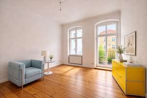 Ruhige Altbauwohnung mit Neubaubalkon im Güntzelkiez