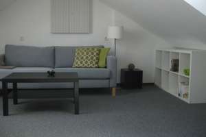 Kleine möblierte 2-Zimmer-DG-Wohnung mit Dachschrägen in toller Wohnlage! – Wilhelm-Blos-Straße 111, 70191 Weißenhof, Stuttgart – Vorschaubild 2