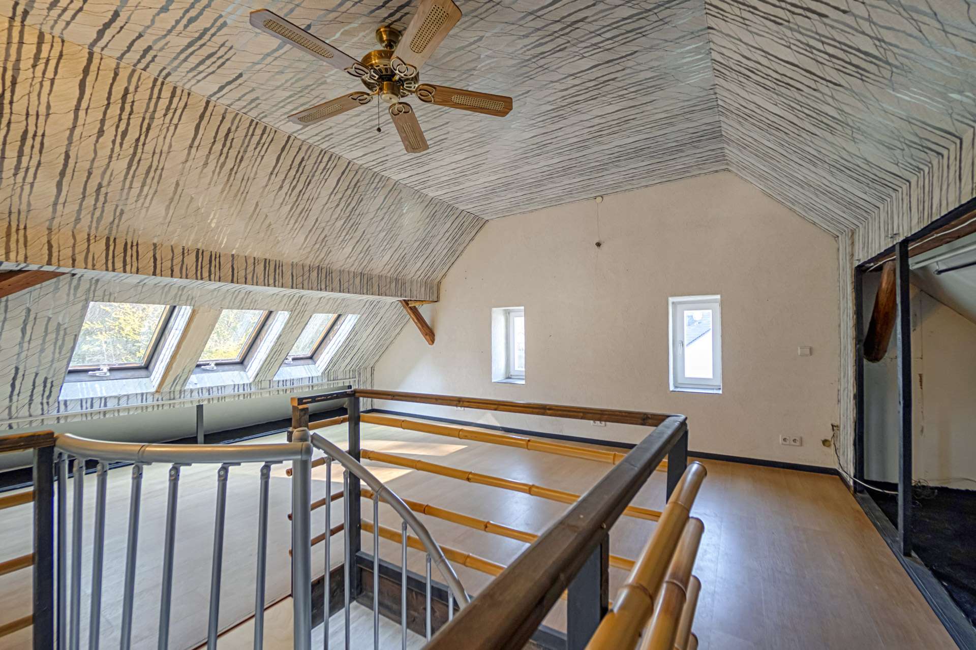 Immobilie in Neckarbischofsheim - Wohnen mit Charakter: Maisonette-Wohnung in ausgebauter Scheune am Waldrand mit Sonnenterrasse - Bild 12