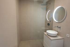 Elegantes LUXUS 1,5 Zimmer Apartment hochwert. kpl. saniert, Parkett, Vollküche, möbl,.Traumausblick – Die vollständige Adresse der Immobilie erhältst du vom Anbieter., 80992 Alt-Moosach, München – Vorschaubild 3