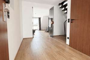 Maisonette-Wohnen mit Kamin, Balkon und Tiefgaragenstellplatz in Düsseldorf-Holthausen – Die vollständige Adresse der Immobilie erhältst du vom Anbieter., 40589 Holthausen, Düsseldorf – Vorschaubild 5