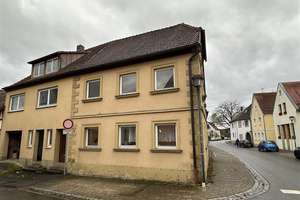 Wohnhaus, 3 WE + DG-Ausbau möglich; zentrale Lage, Garage, renovierungsbedürftig! – Die vollständige Adresse der Immobilie erhältst du vom Anbieter., 96106 Ebern – Vorschaubild 7