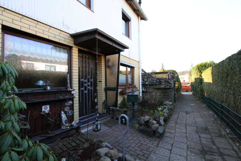 Immobilie in Bargteheide - Reihenendhaus mit Vollkeller und gepflegtem Garten in Bargteheide "Vogelsiedlung" - Bild 1