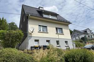 Gepflegtes Einfamilienhaus mit Garage auf großem Grundstück in Siegen- Gosenbach  – 57080 Gosenbach, Siegen – Vorschaubild 2