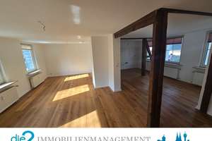 Helle 4-Zimmerwohnung über 2 Ebenen mit 2 Bädern, Terrasse und STP!